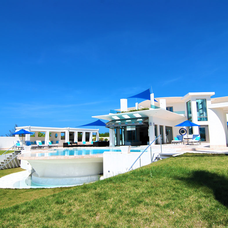 Amazing villa bay front